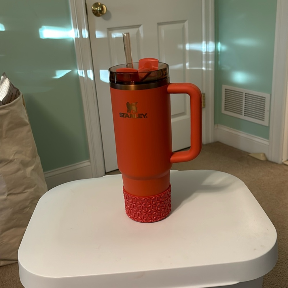 32 oz. “Pumpkin Spice” Stanley Quencher with boot. Only used once. EUC.